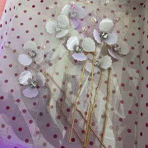 Bridal hair accessories